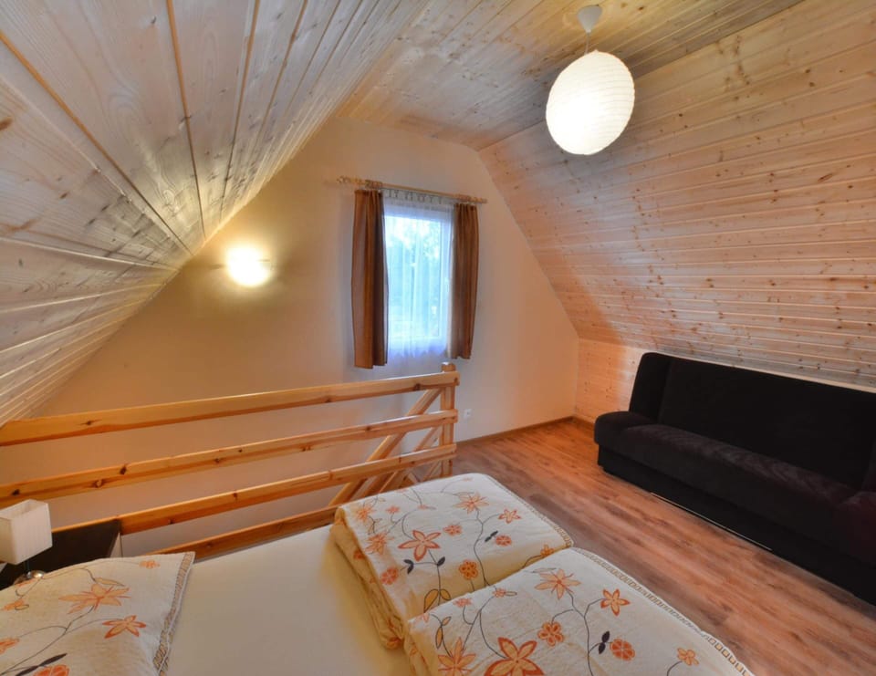 House | 2 bedrooms, individually furnished, iron/ironing board, bed sheets