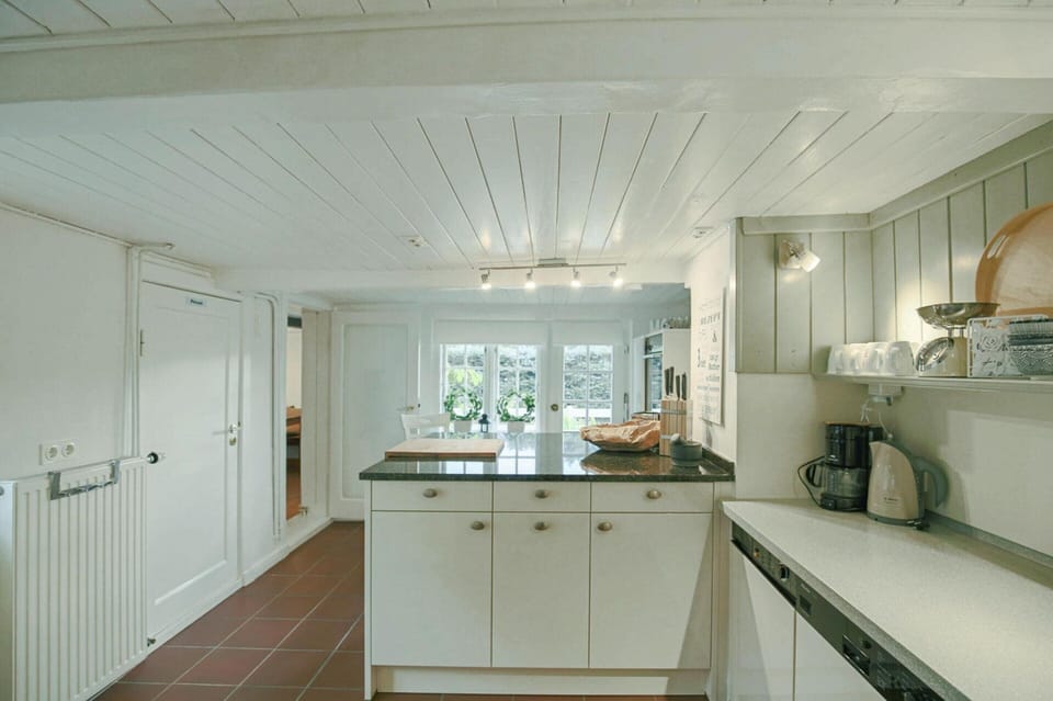 House | Private kitchen | Electric kettle, toaster, highchair