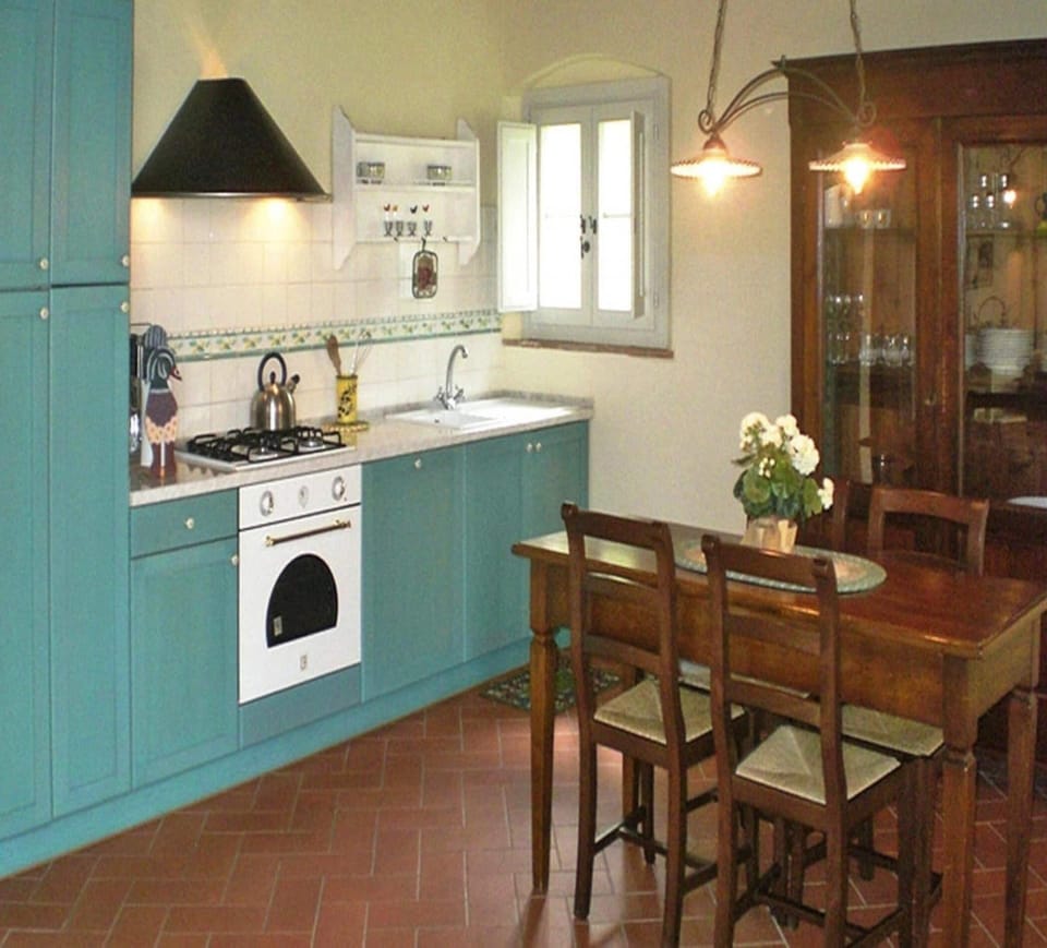 Apartment | Private kitchen | Electric kettle, highchair