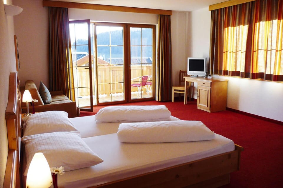 House | 12 bedrooms, bed sheets