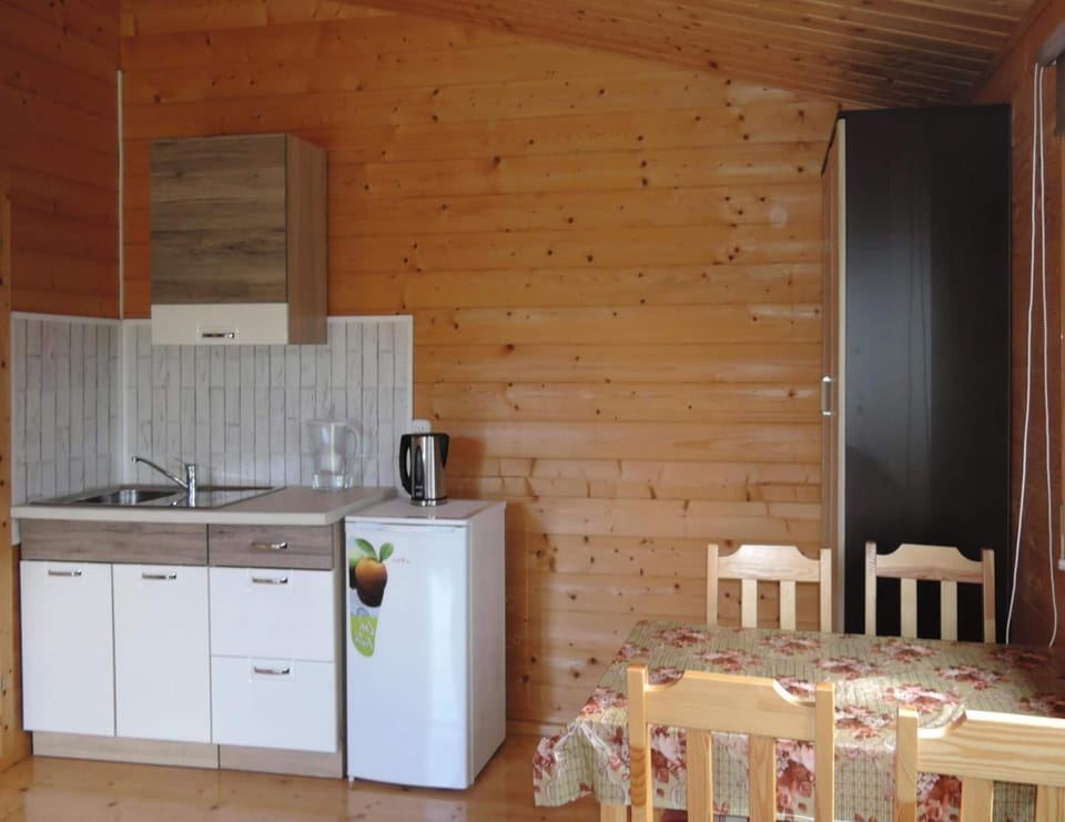 Bungalow | Dining