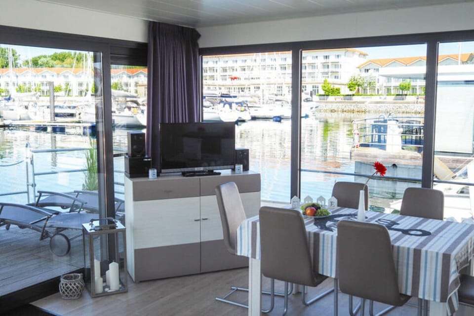 Mobile Home | Dining