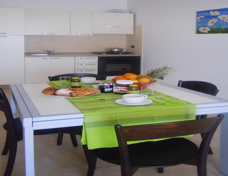 Apartment | Dining