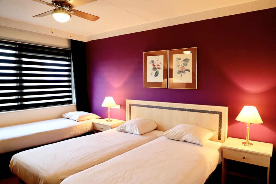 Deluxe Triple Room, Bathtub | Minibar, in-room safe, desk, blackout drapes