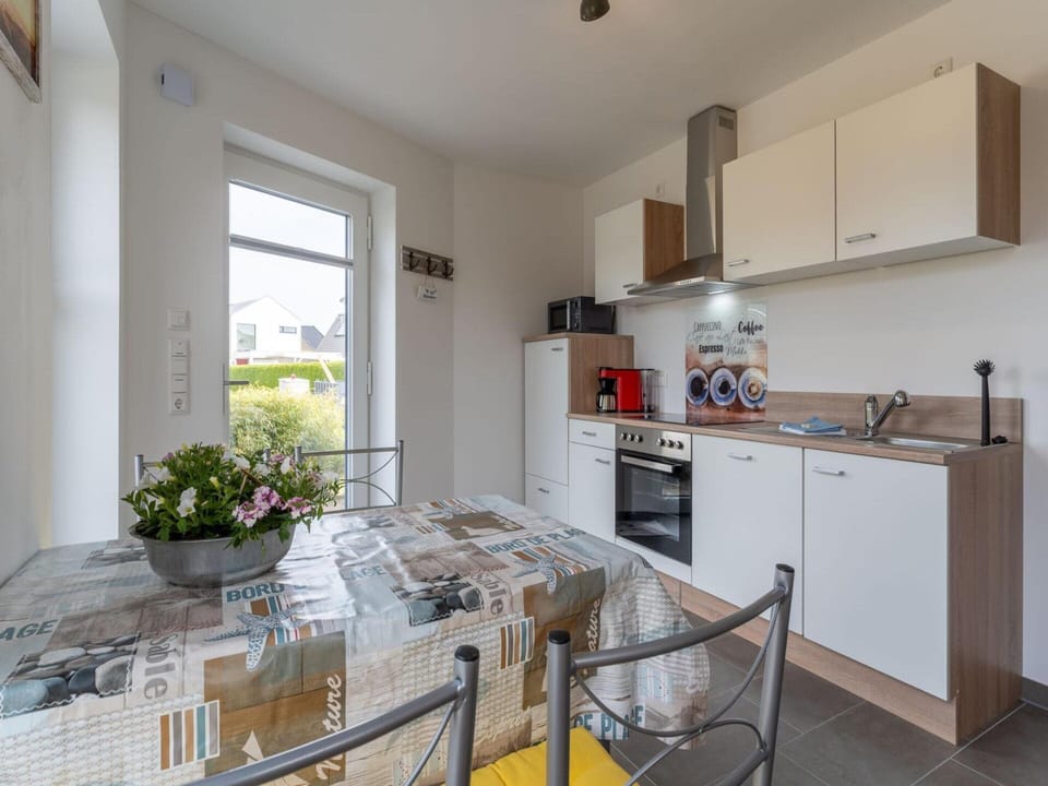 Apartment | Private kitchen | Electric kettle, toaster