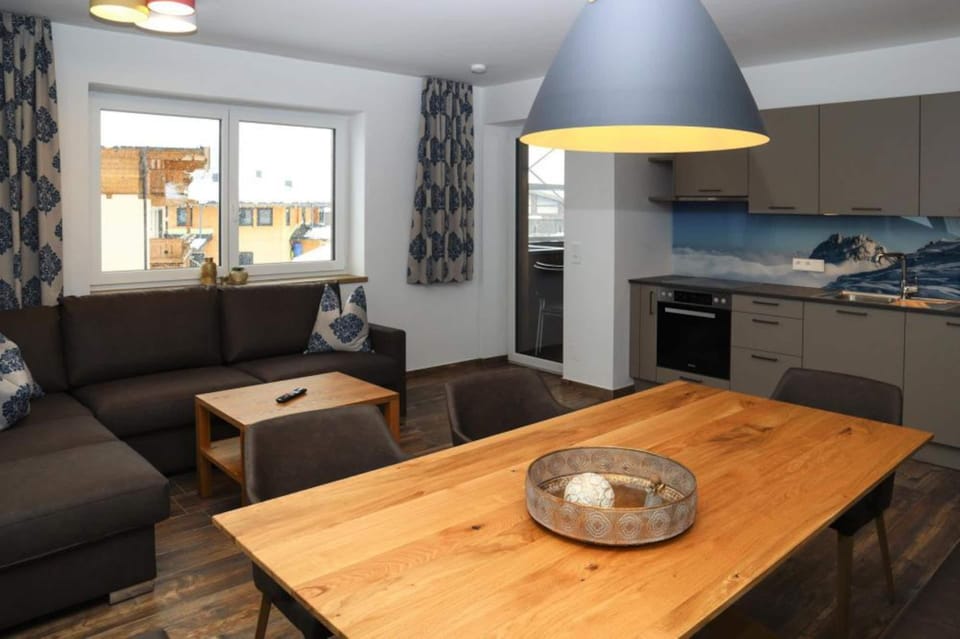 Apartment | Dining