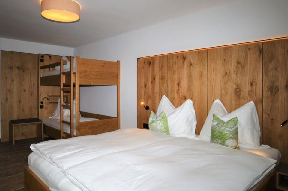 Apartment | 2 bedrooms, individually furnished, bed sheets