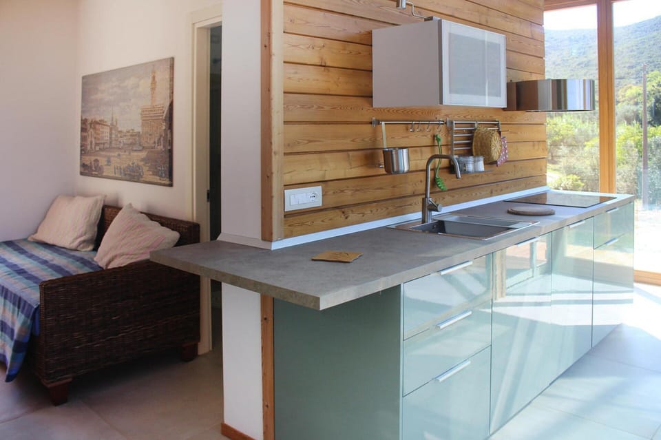 House | Private kitchen | Fridge, stovetop, toaster