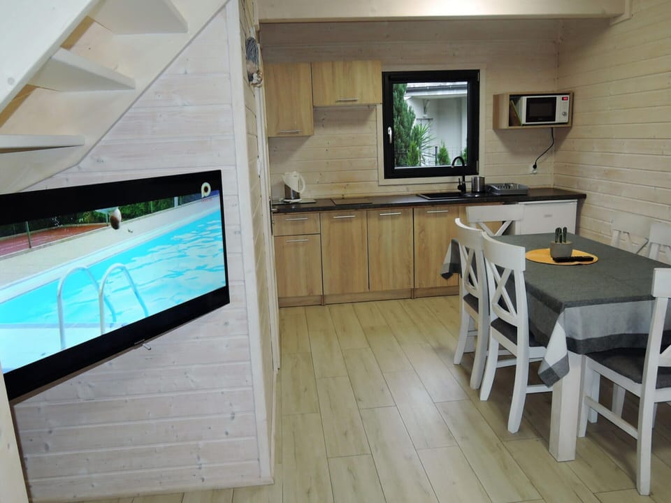 House | Private kitchen | Electric kettle, highchair