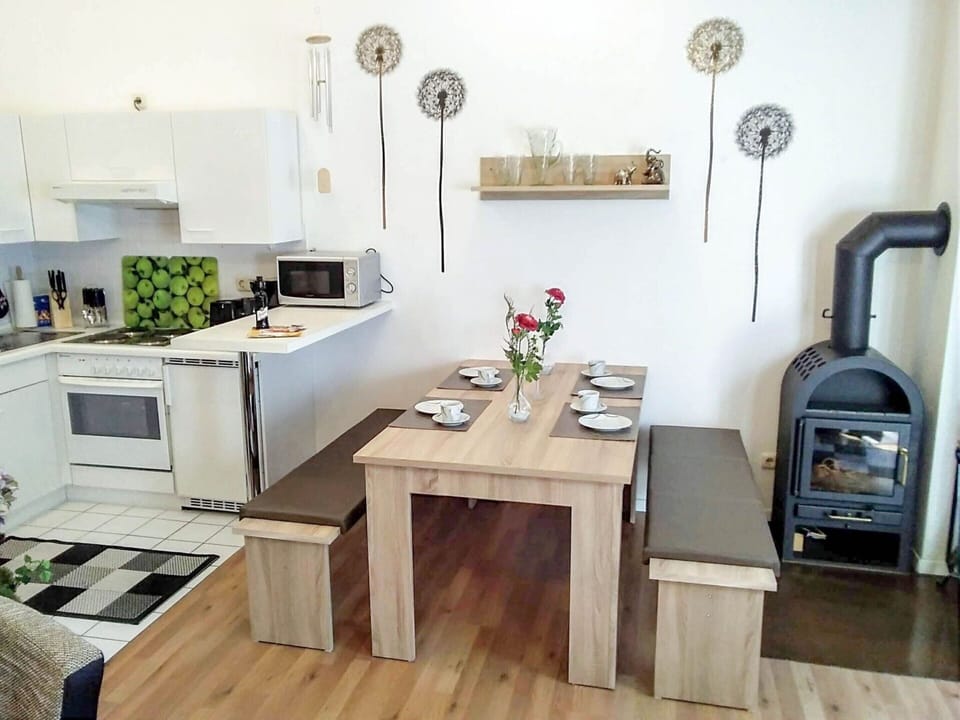 House | Private kitchen | Electric kettle, toaster, highchair