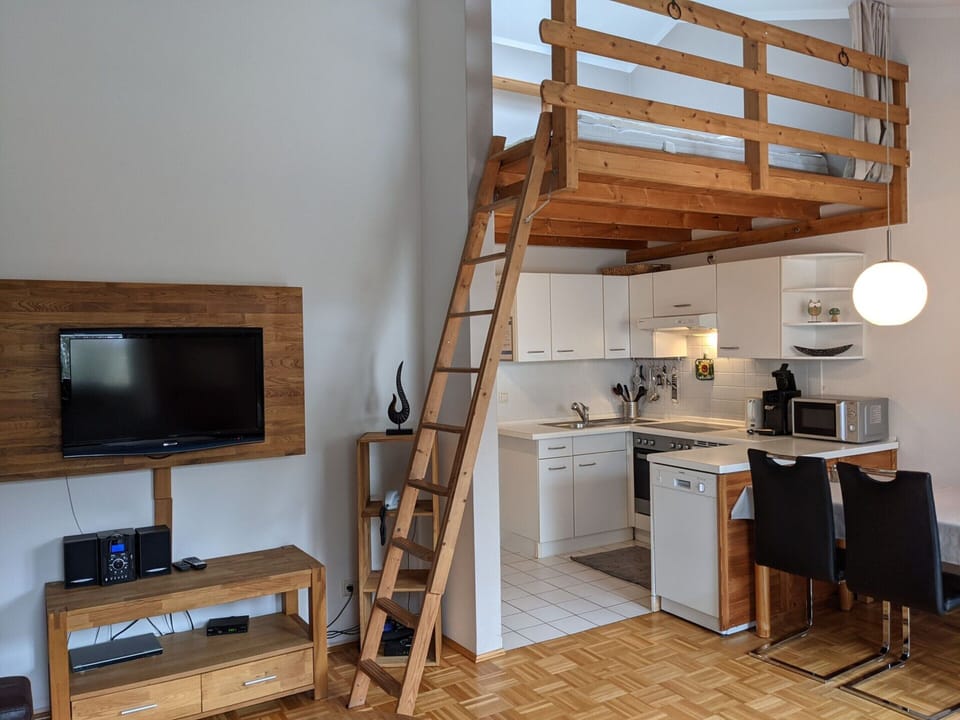 House | Private kitchen | Electric kettle, toaster, highchair