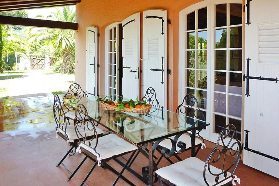 Villa | Outdoor dining