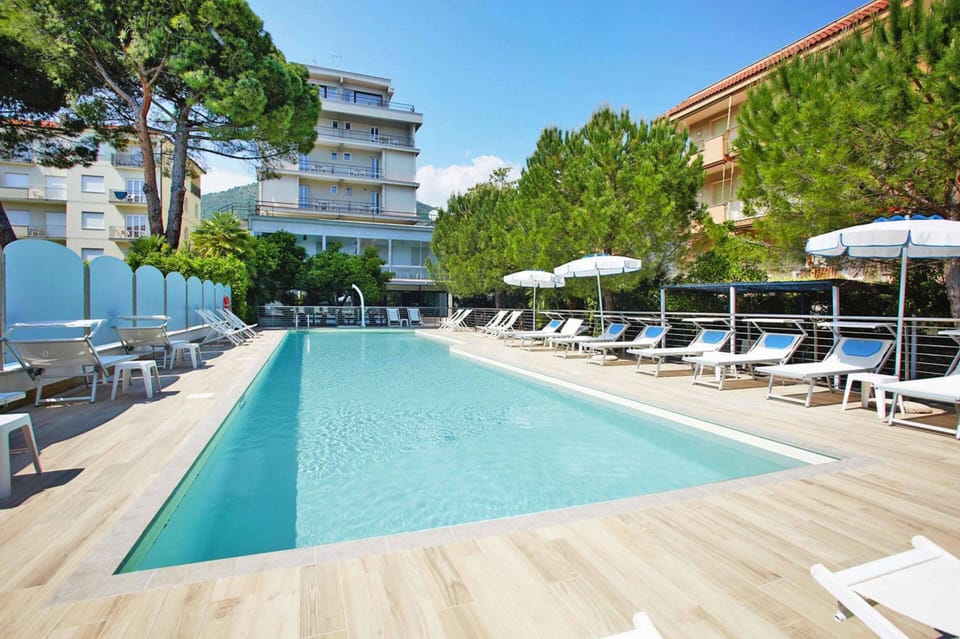 Apartment | Pool | Outdoor pool