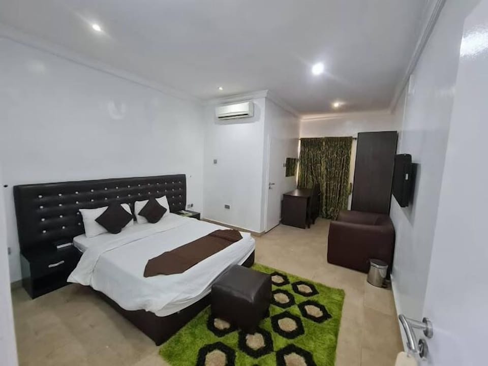 Family Room, Balcony, City View | Desk, laptop workspace, free WiFi