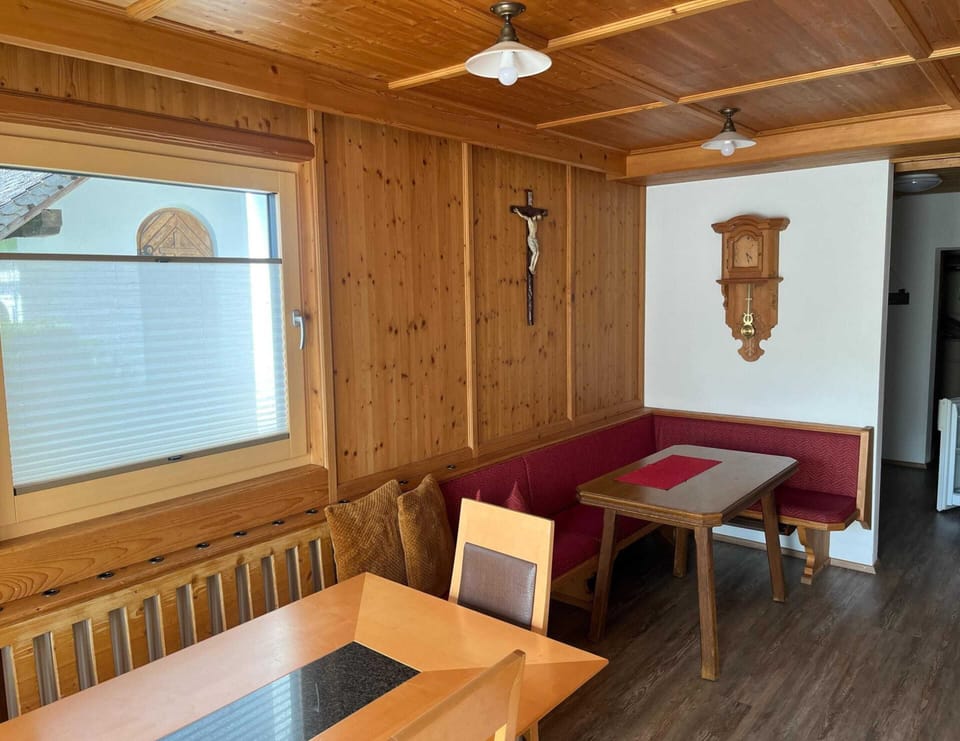 Apartment | Dining
