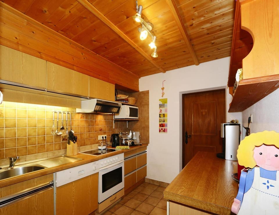 Apartment | Private kitchen | Toaster, highchair