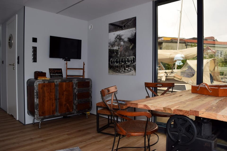 Mobile Home | Dining