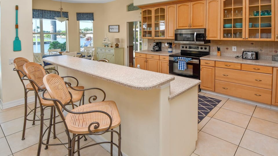 House | Private kitchen | Fridge, stovetop, electric kettle, toaster