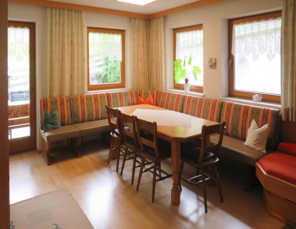 House | Dining