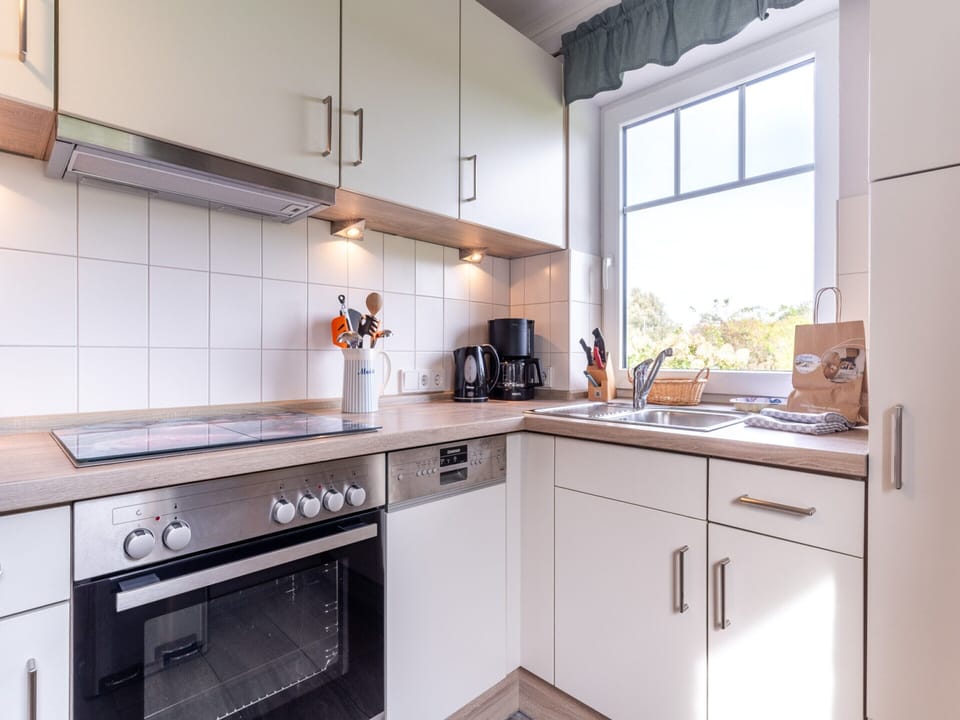 Apartment | Private kitchen | Electric kettle, toaster