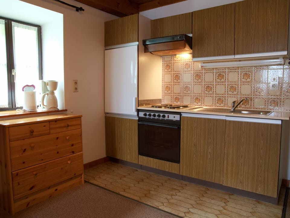 House | Private kitchen | Electric kettle, highchair
