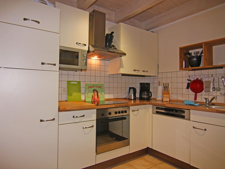 House | Private kitchen | Electric kettle, toaster, highchair