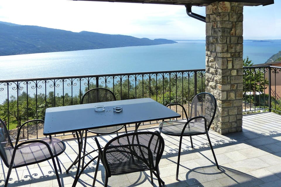 Apartment | Dining