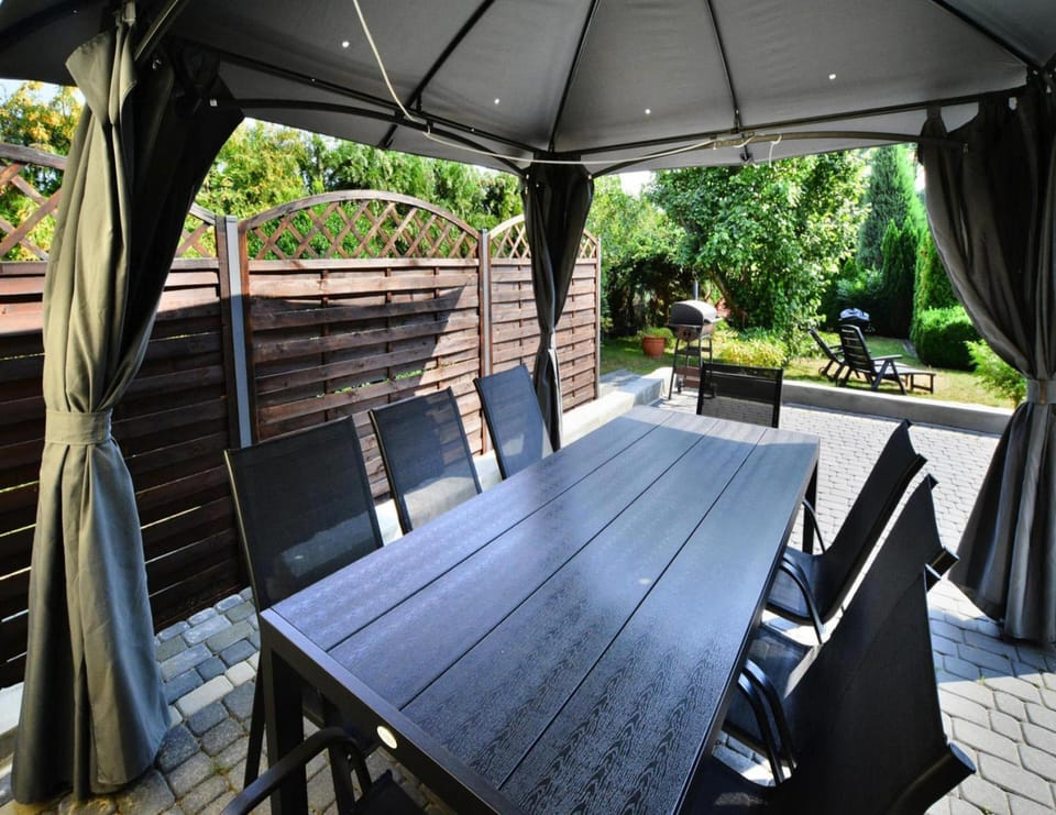 Villa | Garden