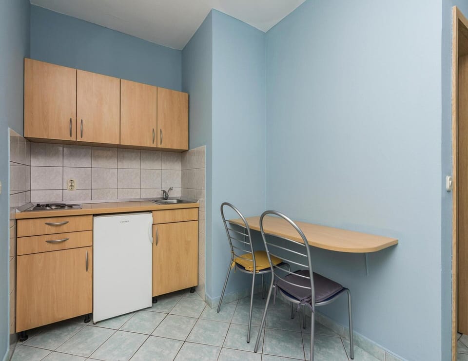 Apartment | Private kitchen | Microwave, coffee/tea maker