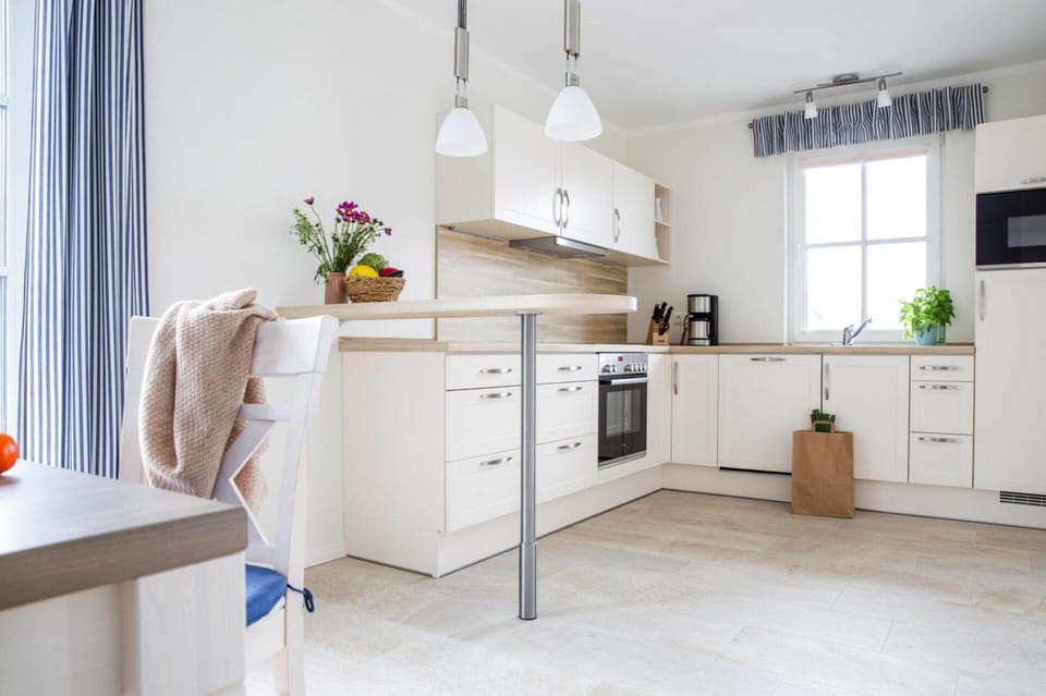House | Private kitchen | Electric kettle, toaster, highchair