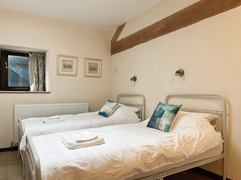 Twin bedroom | Tawny Barn, Buxton