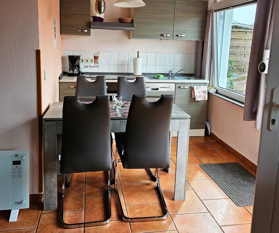 Bungalow | Dining