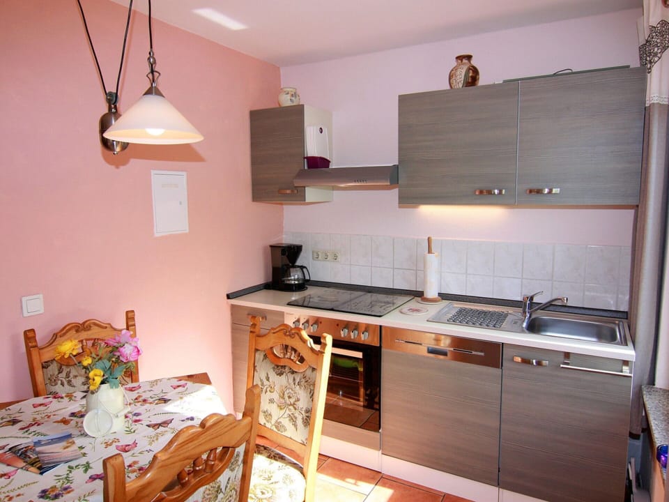 Bungalow | Private kitchen | Electric kettle, toaster