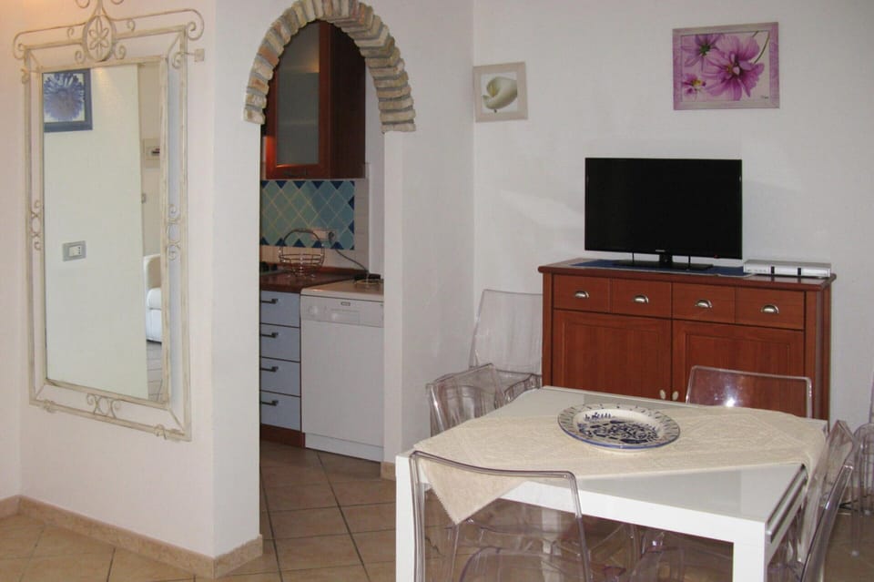 Apartment | Dining