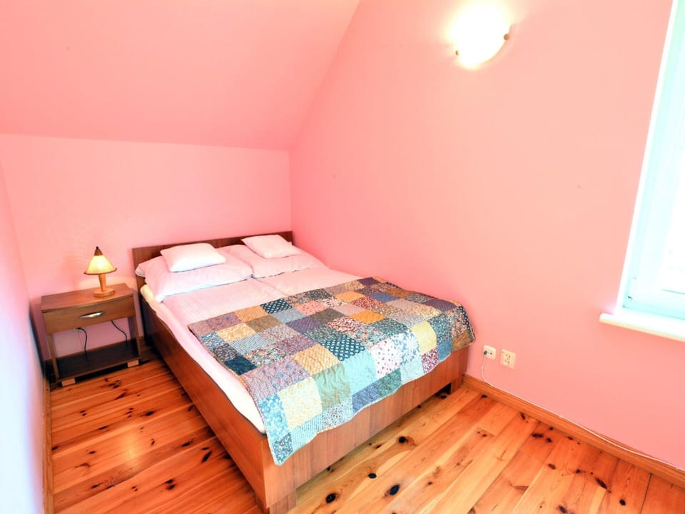 House | 4 bedrooms, individually furnished, iron/ironing board, bed sheets
