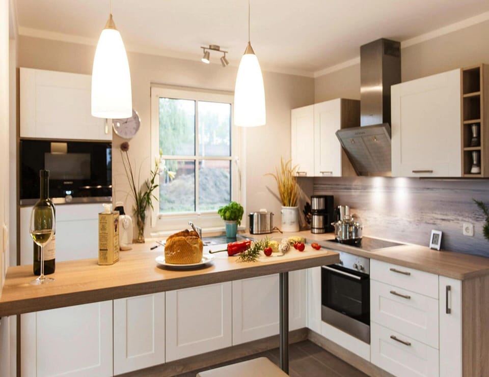 House | Private kitchen | Electric kettle, toaster, highchair, cookware/dishes/utensils