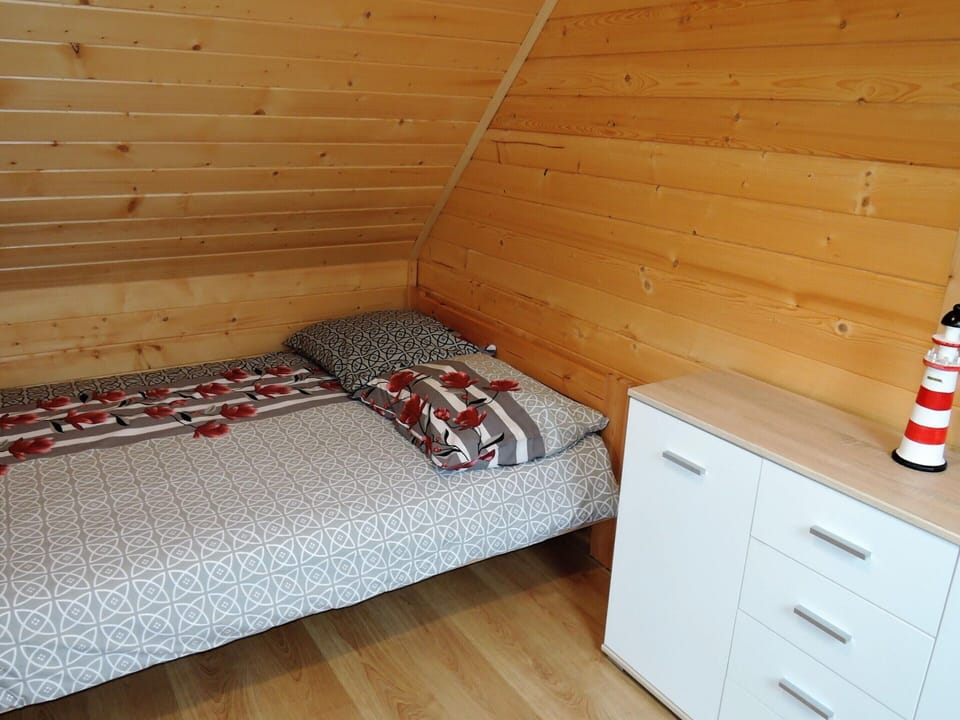 House | 3 bedrooms, individually furnished, bed sheets