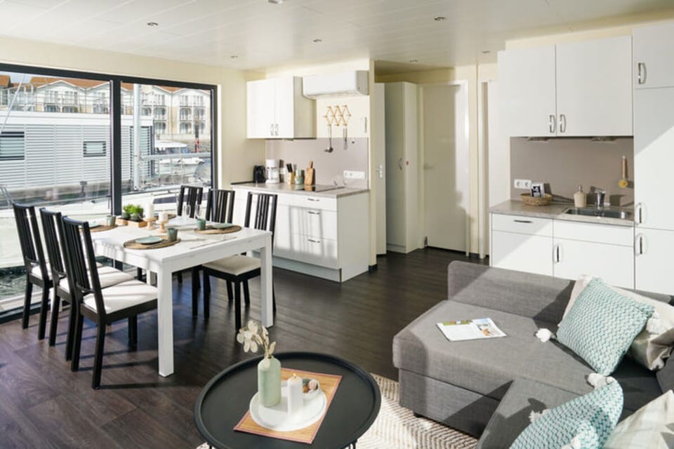 Mobile Home | Private kitchen | Highchair