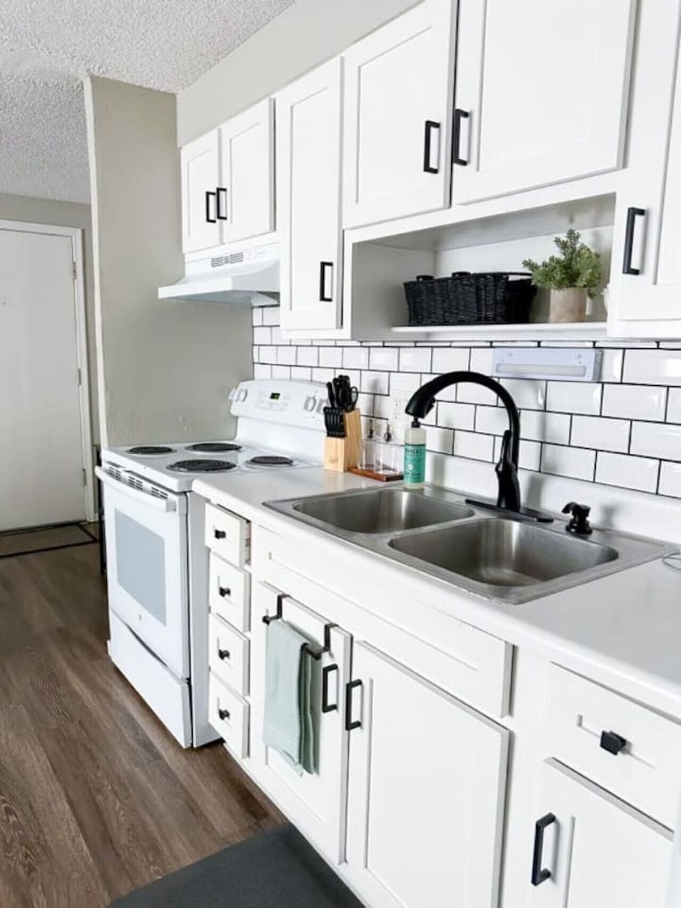 Beautiful  kitchen for your tasty meals.