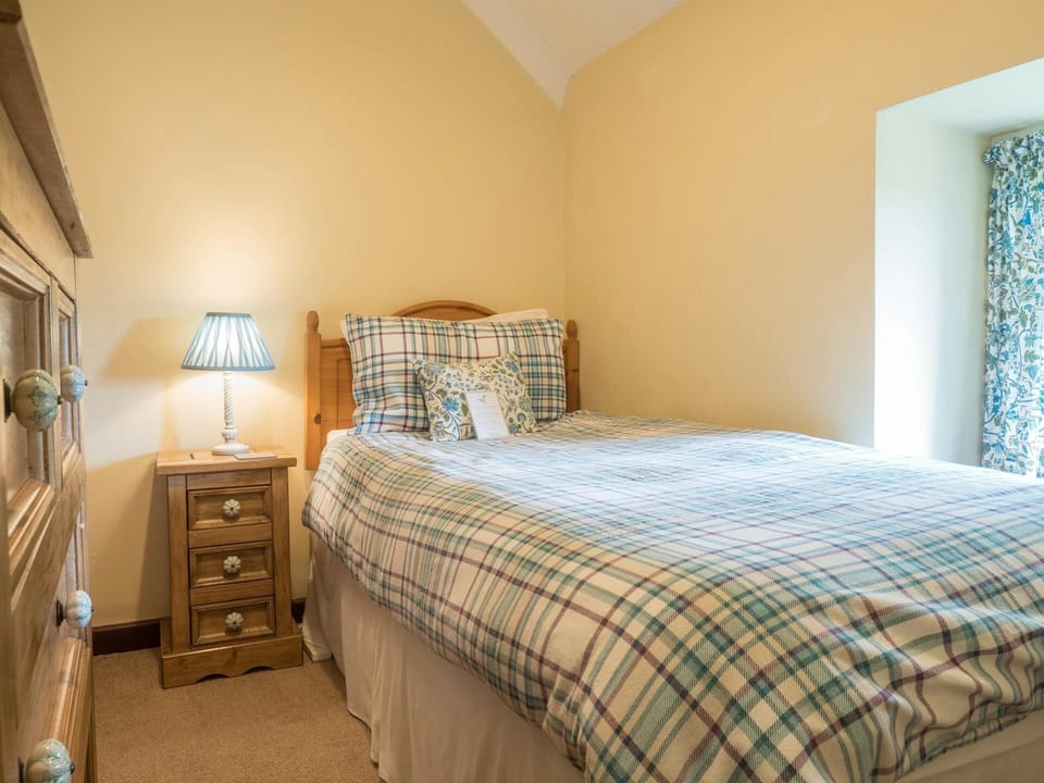 Single bed, bedside drawers with lamp