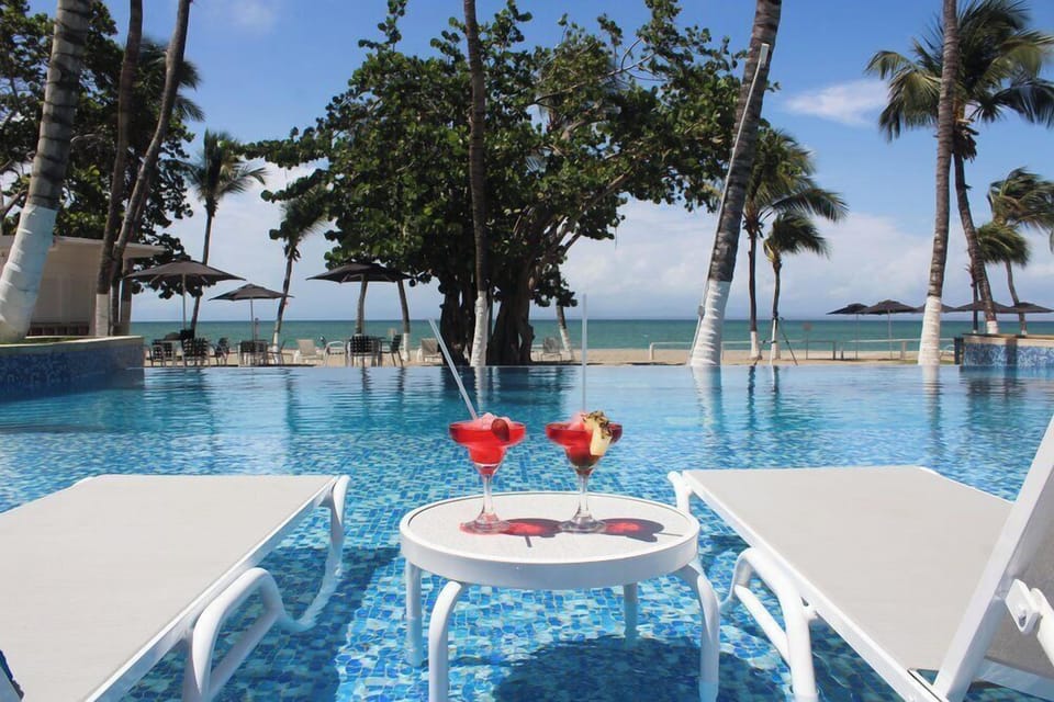 2 outdoor pools