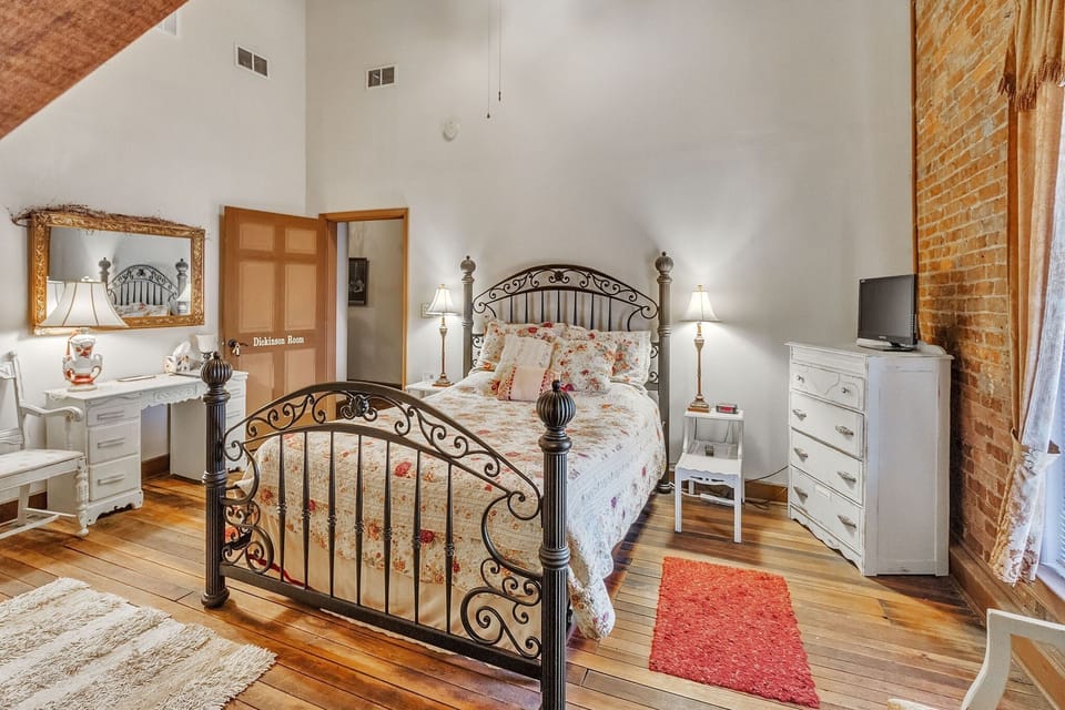 Home Decor, Indoors, Rug, Furniture, Bed
