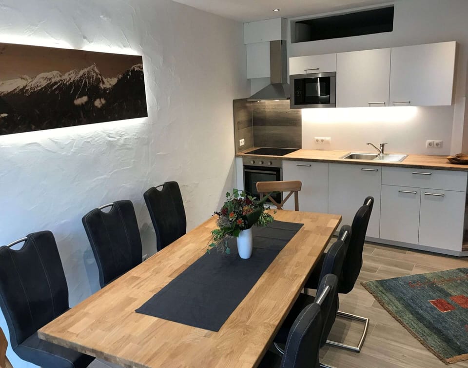 Apartment | Dining