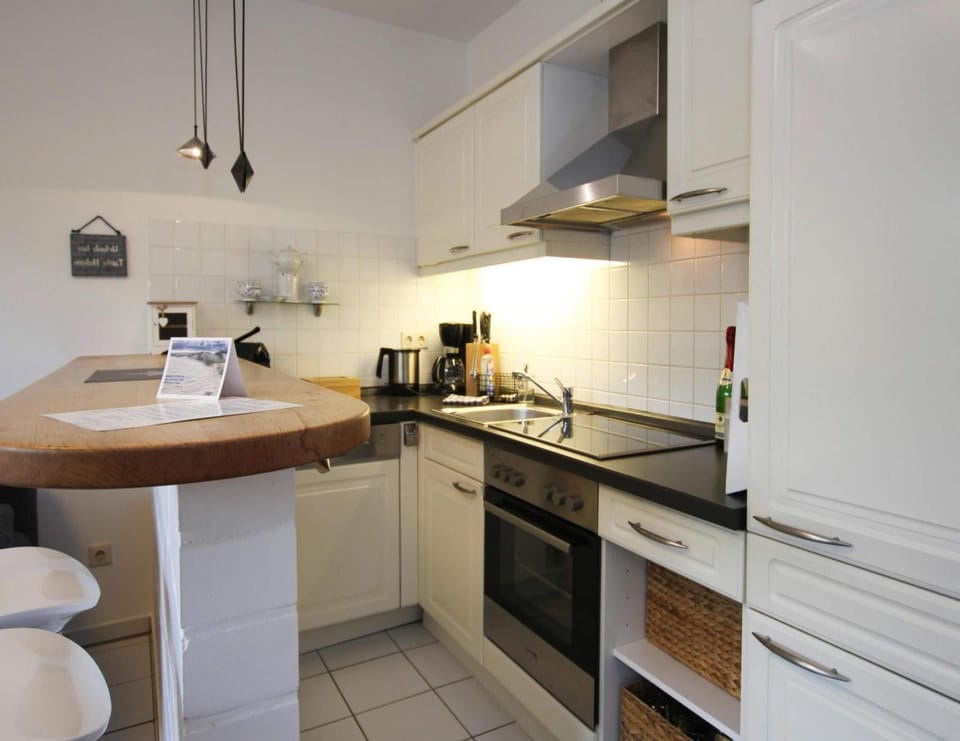 Apartment | Private kitchen | Electric kettle, toaster
