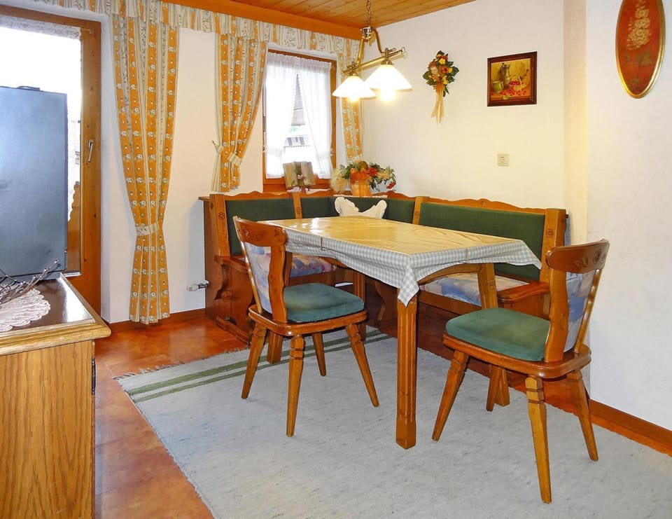 Apartment | Dining