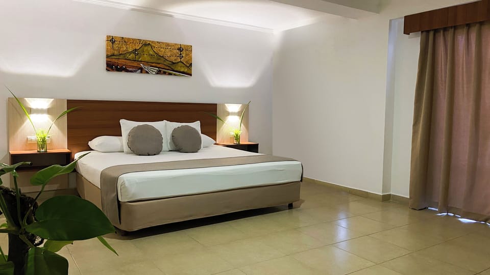 In-room safe, desk, free WiFi