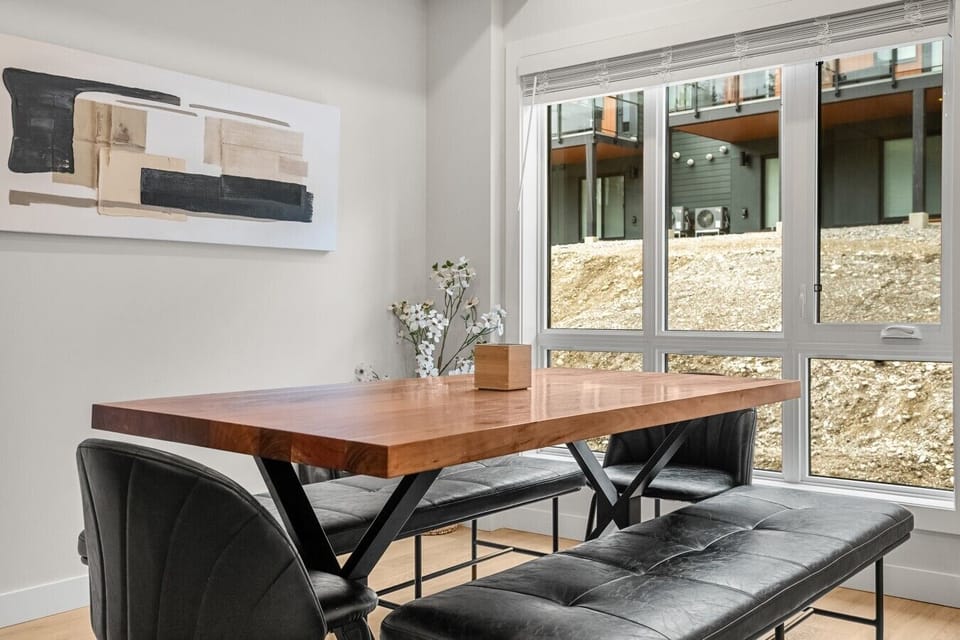 Dining area with seating for 8.
