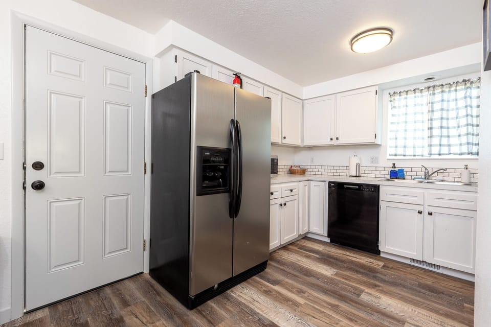 Newly Updated Kitchen With Everything You'll Need