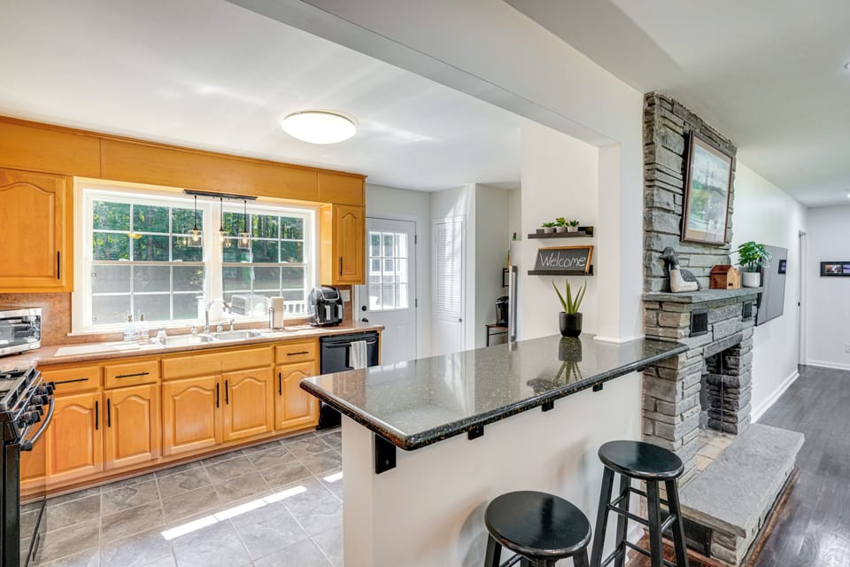 Kitchen | Breakfast Bar | Drip & Keurig Coffee Makers | Air Fryer | Toaster