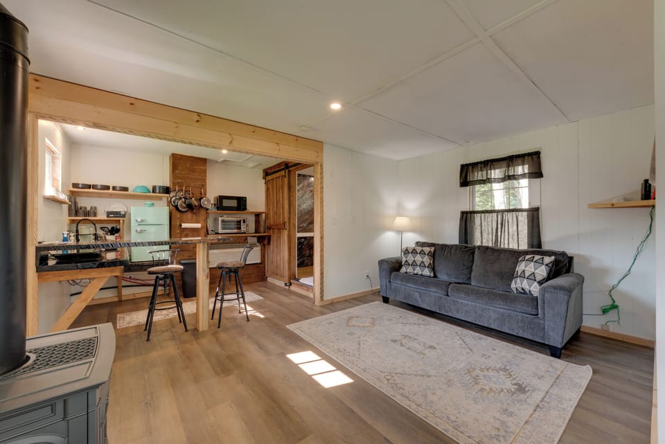 Living Space | Free WiFi | Gas Fireplace